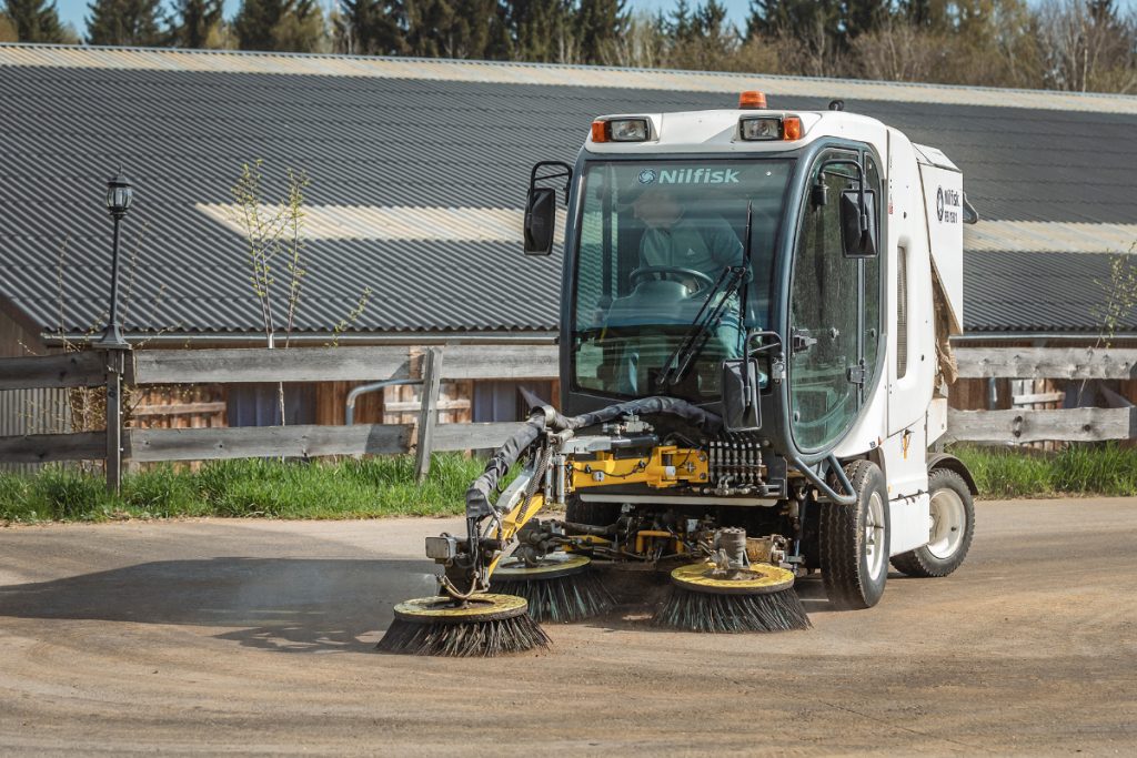 00003-Kehrmaschine-Nilfisk-Hoc.jpg