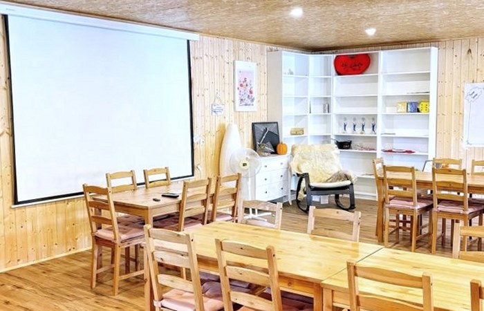 Seminar room with screen